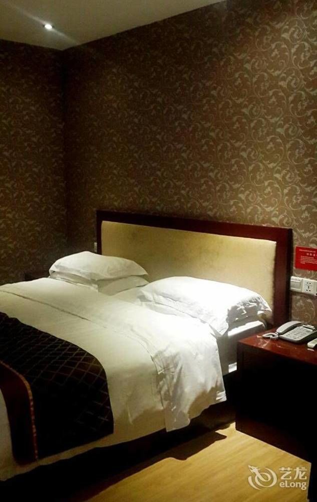 Отель Golden Comfort Чжухай Экстерьер фото